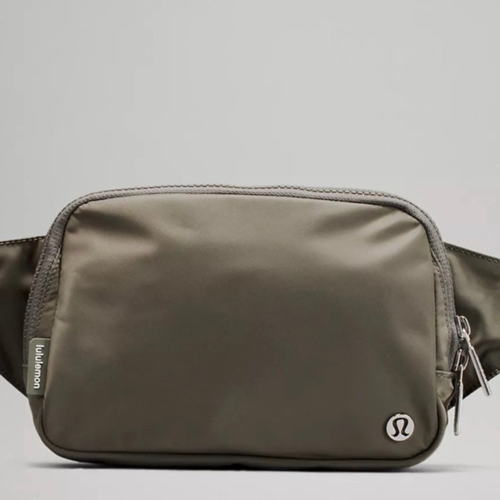 Lululemn bag